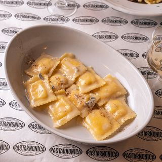 Ravioli Zucca e Amaretto al Gorgonzola e Noce Moscata