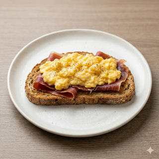 Tostada Integral De Huevos Revueltos Con Jamón Gran Reserva A La Planc