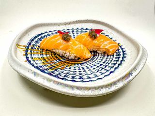 125. Niguiri de salmon Trufado