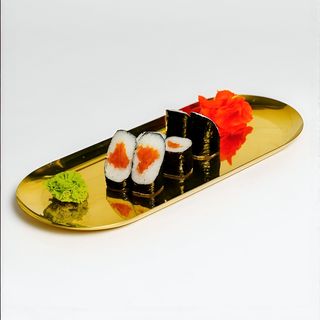 Макі з лососем (100г)