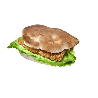 Sandvis cu snitel de pui