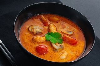 Tom yam with shrimp and mussels