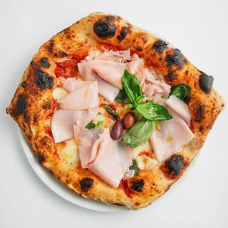 Pizza sa šunkom i sirom