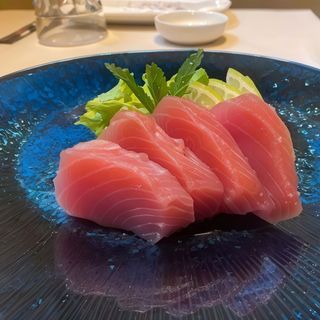 73. Sashimi tonno