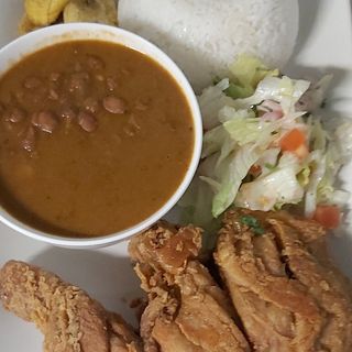 Arroz Con Menestra Y Pollo