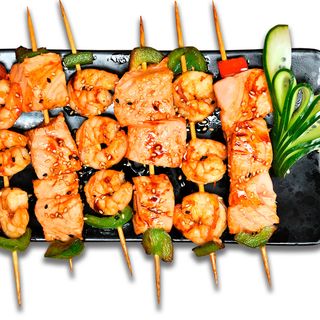 Espetadas de Camarão e Salmão