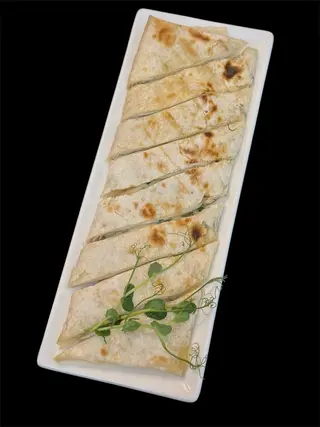 Лаваш з моцарелою та зеленню (150 г)