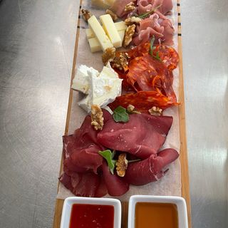 Tabla Embutidos y quesos para 2 personas 