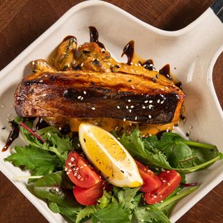 Лосось зі спаржею та грибами  (180 г)