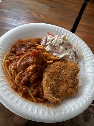 Spaghetti , coleslaw and chicken