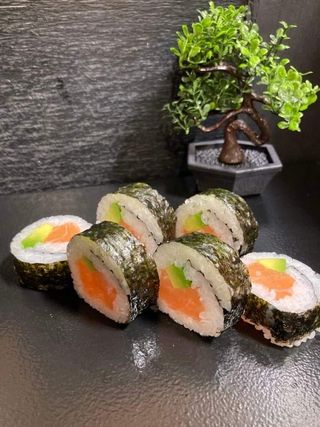 Футомаки сьомга и авокадо