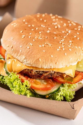 Бургер з курячою котлетою