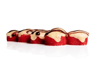 Запечений рол з вугром в тобіко (400g)