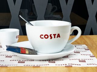 Чашка чая с молоком