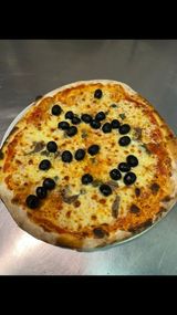 Pizza classica italiana singola mediterranea