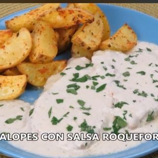 Escalopines de ternera con salsa roquefort