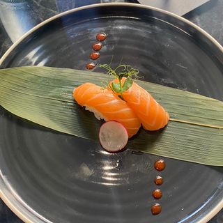 N1. Nigiri sake - 2 pezzi