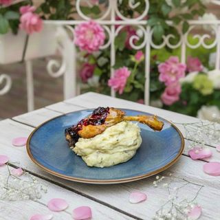 PULPA DE RAȚĂ CU PIURE DE TRUFE ȘI SOS DE FRUCTE