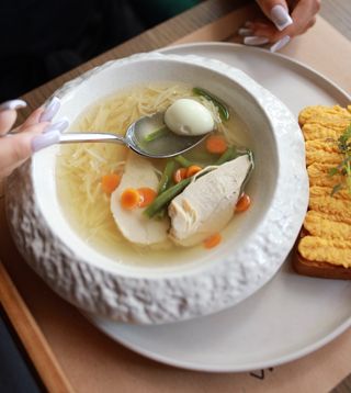 Бульйон з курячою грудкою