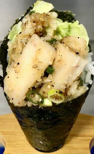 123. Temaki pez escolar negro con trufa