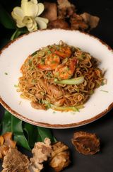 Yakisoba Con Pollo y gambas