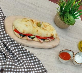 Sendvič sa pečenicom + Coca-Cola 033l