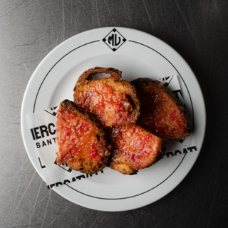 10 Pa de massa mare amb tomàquet