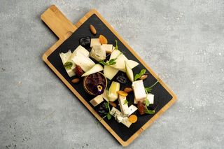 Platou de branzeturi pentru 2 persoane