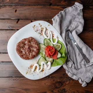 Pljeskavica najgolema velika 300g