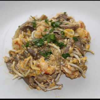 Revuelto de Setas con Gulas y Gambas 