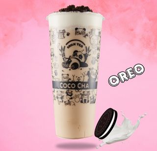 Herbata mleczna z mleczną pianką i oreo