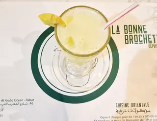 Jus de citron au gingembre frais 