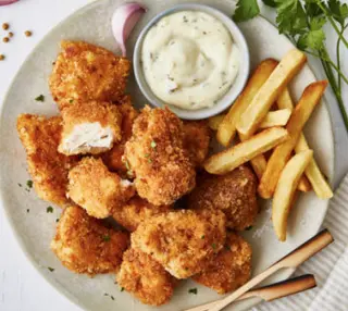 Chicken Nuggets Plato + Ensalada + Lata