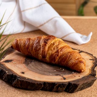 Френски кроасан с масло