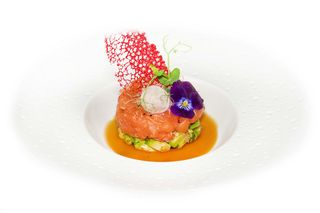 44. Tartare salmone