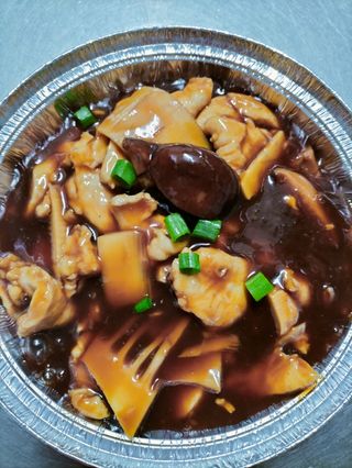 931. Pollo con seta china y bambú SIN VERDURAS 