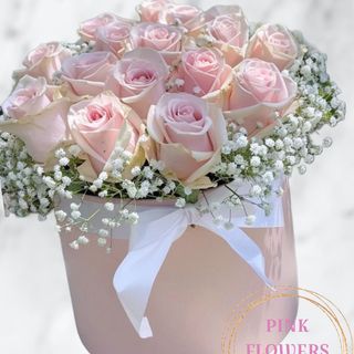 Cutie 15 trandafiri roz deschis si gypsophila