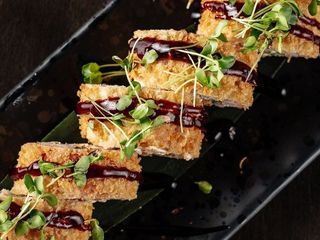 Хот рол з вугрем (270g)