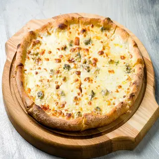 Pizza De Cuatro Quesos (Mediana)
