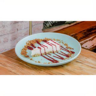 Tarta de queso con salsa de arándanos