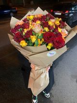 ჯუჯა ვარდების და სტანდარტული ვარდების თაიგული