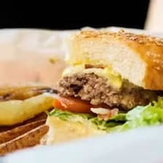 Hamburguesa De Buey Con Queso De Cabra