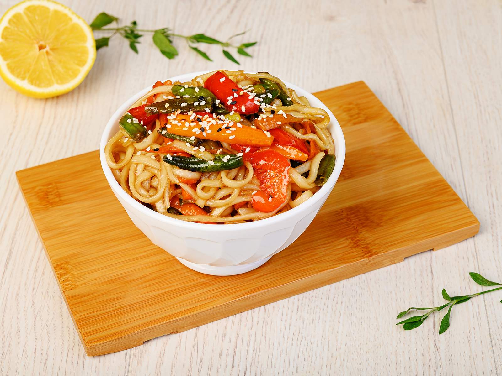 ვოკი ბოსტნეულით და სოუსით - 280 გრ