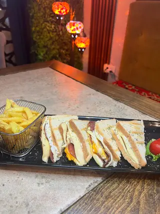Tost sendvic govedja prsuta