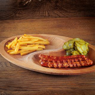 Ljuta kobasica 2 komada na 2 dima i pomfritom