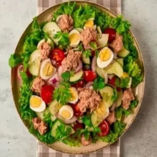 Ensalada Con Una Carne O Atún