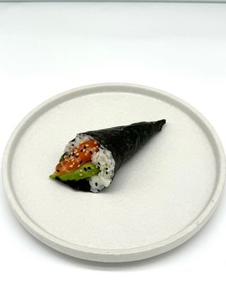 41. Temaki sake