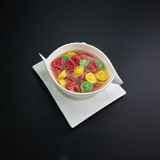 Пельмешки цветные с бульоном