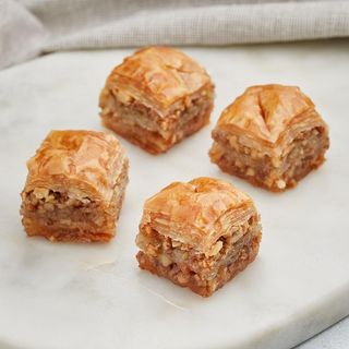 Տնական ընկույզով