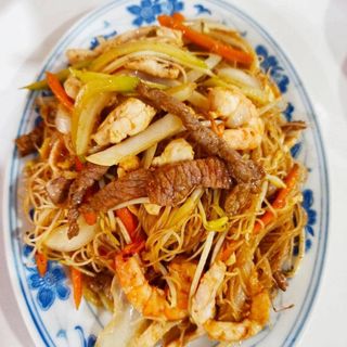 Fideos Chinos Con Gambas, Carne Y Pollo